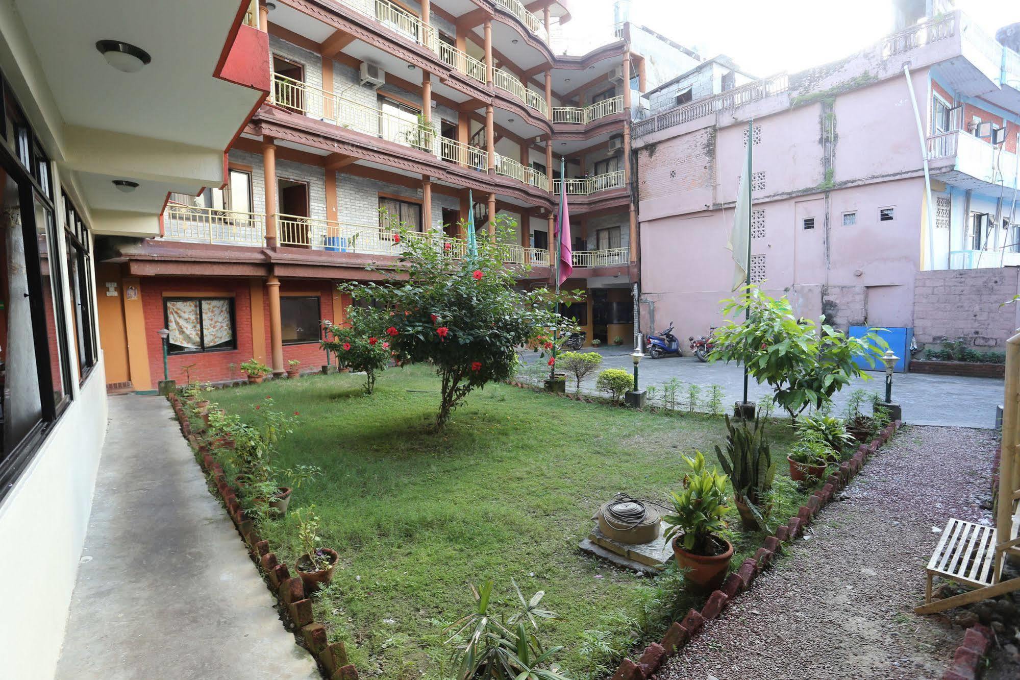 Golden Gate Hotel Pokhara Eksteriør billede
