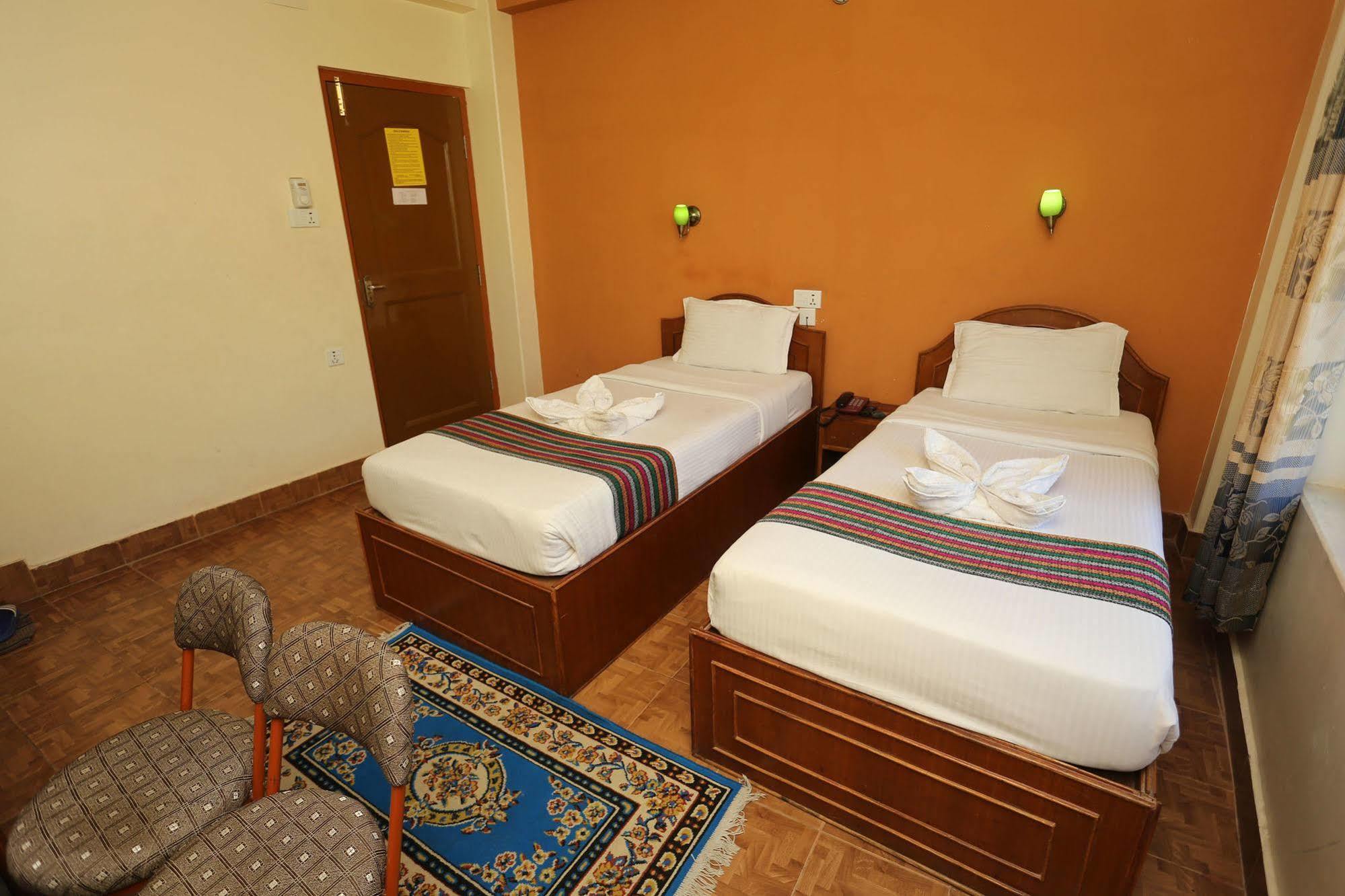 Golden Gate Hotel Pokhara Eksteriør billede