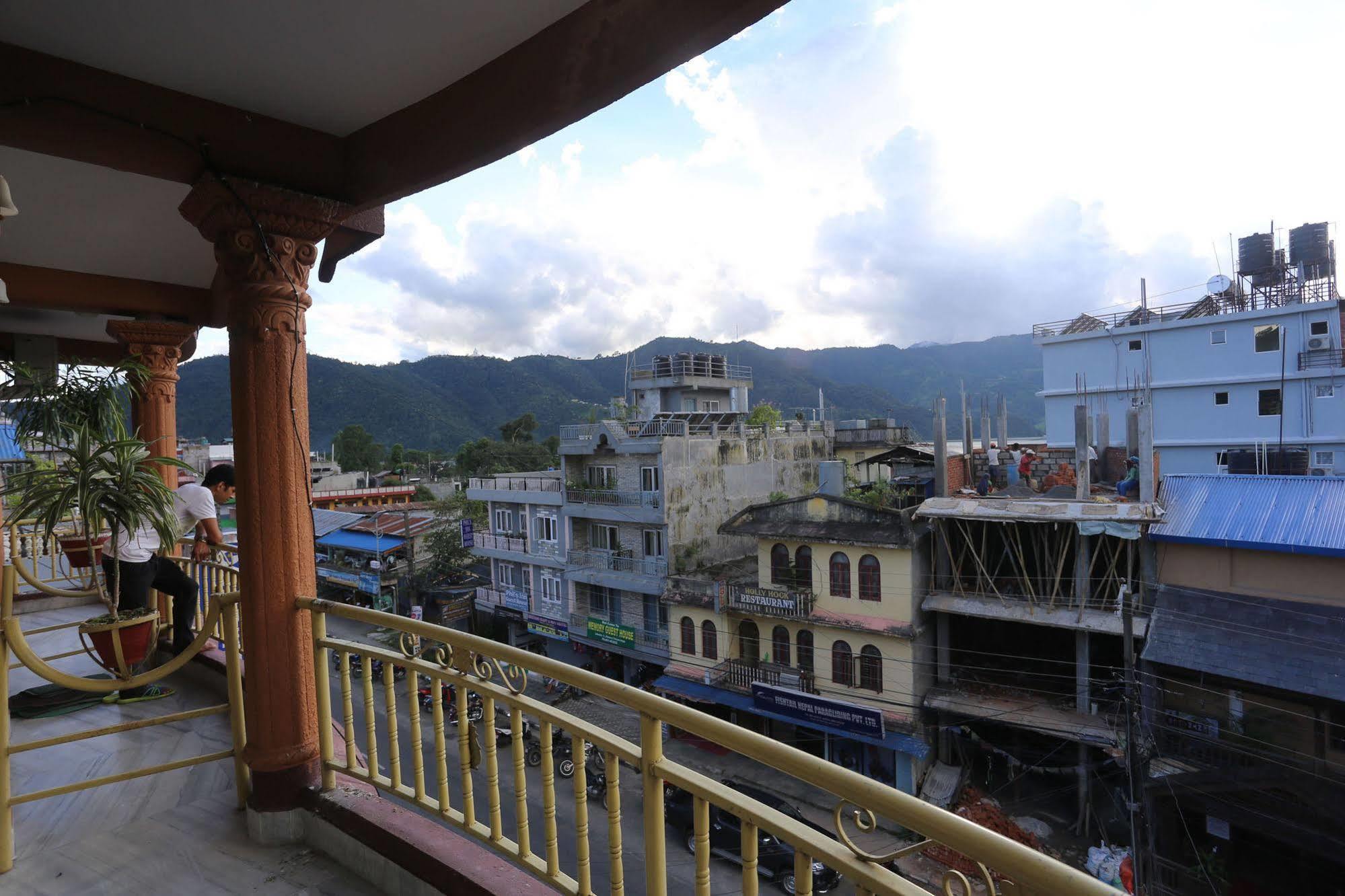 Golden Gate Hotel Pokhara Eksteriør billede