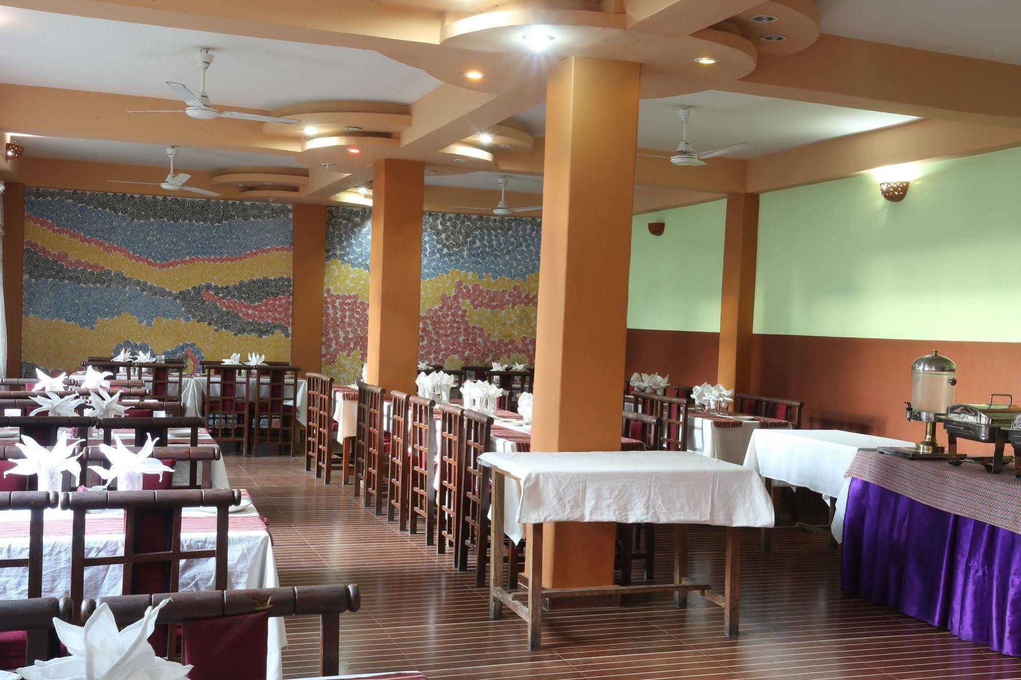 Golden Gate Hotel Pokhara Eksteriør billede