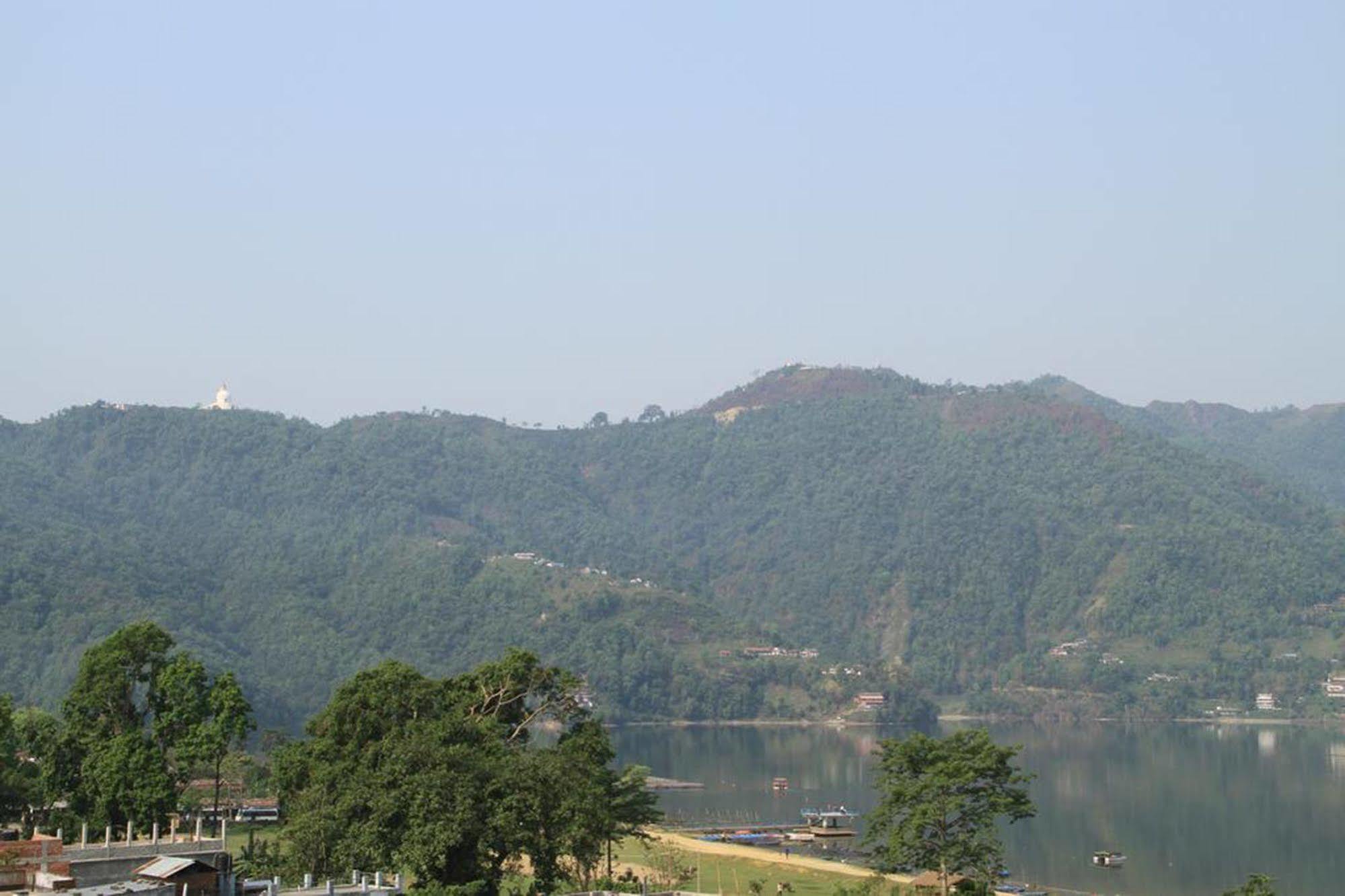 Golden Gate Hotel Pokhara Eksteriør billede
