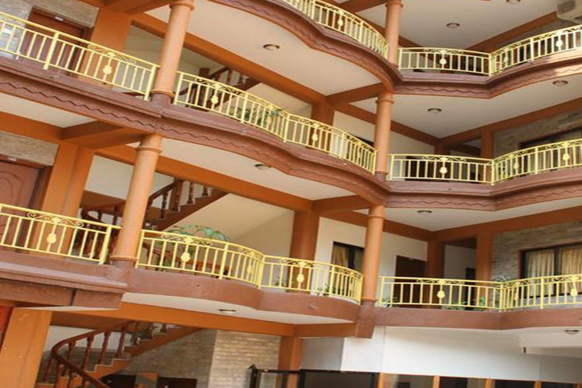 Golden Gate Hotel Pokhara Eksteriør billede