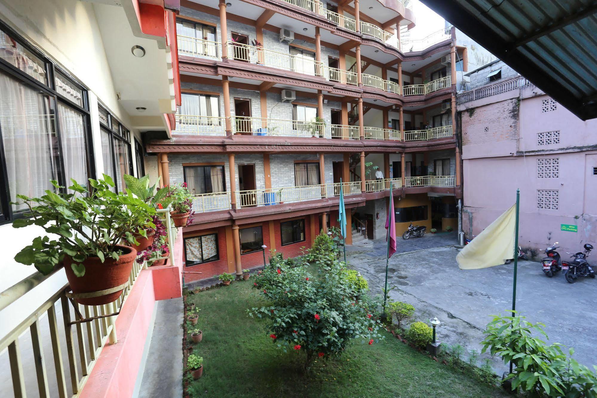 Golden Gate Hotel Pokhara Eksteriør billede