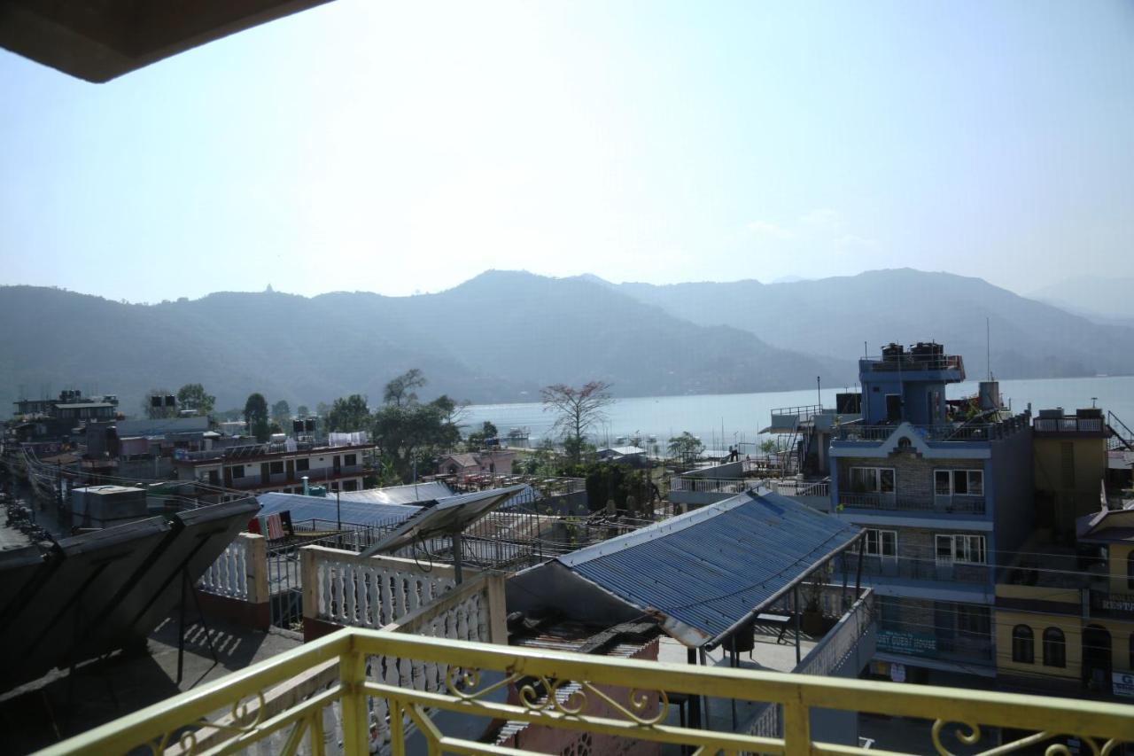 Golden Gate Hotel Pokhara Eksteriør billede
