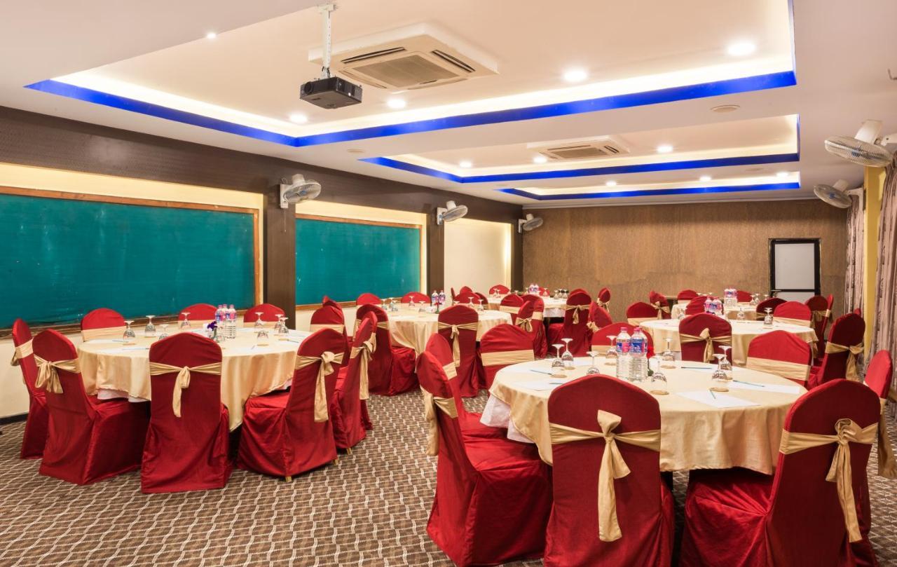 Golden Gate Hotel Pokhara Eksteriør billede