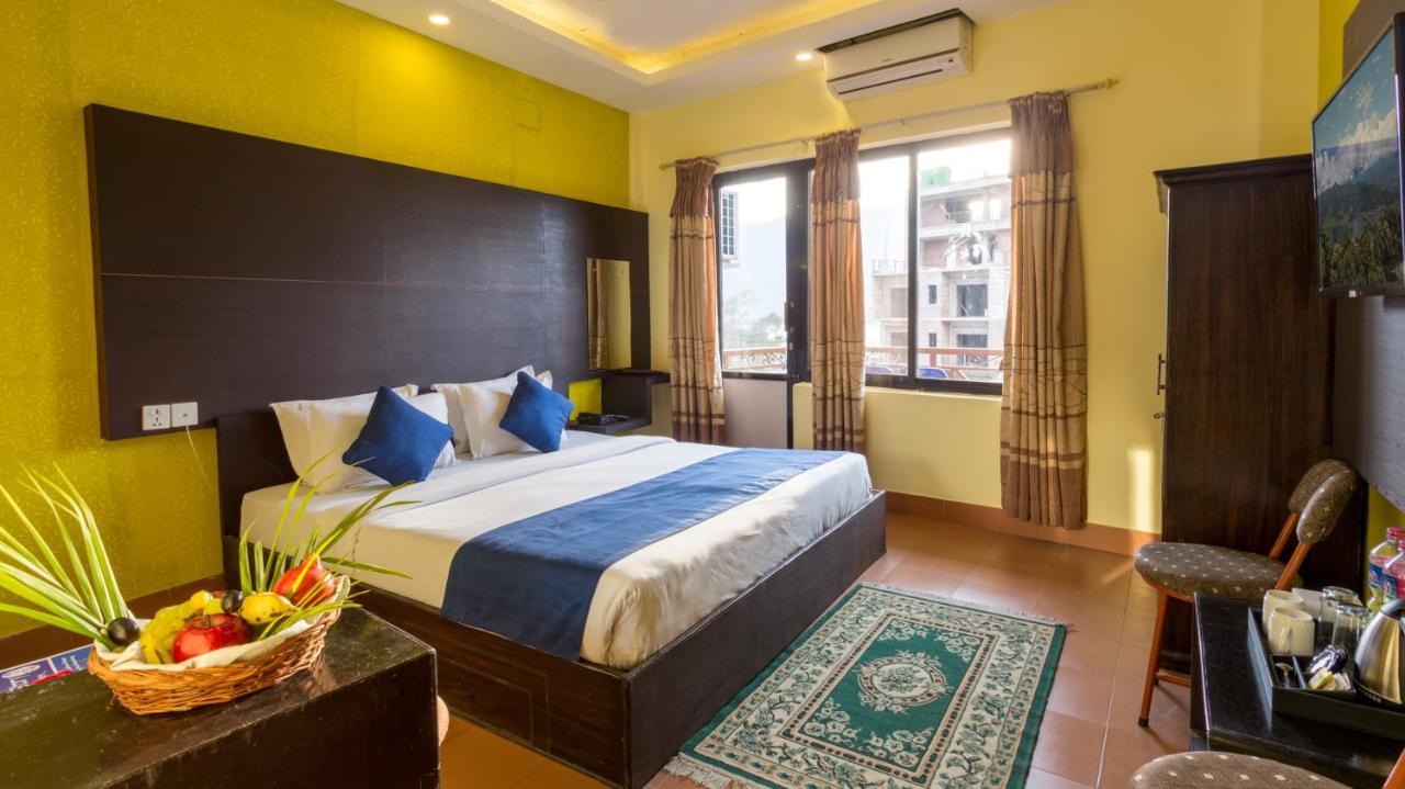 Golden Gate Hotel Pokhara Eksteriør billede