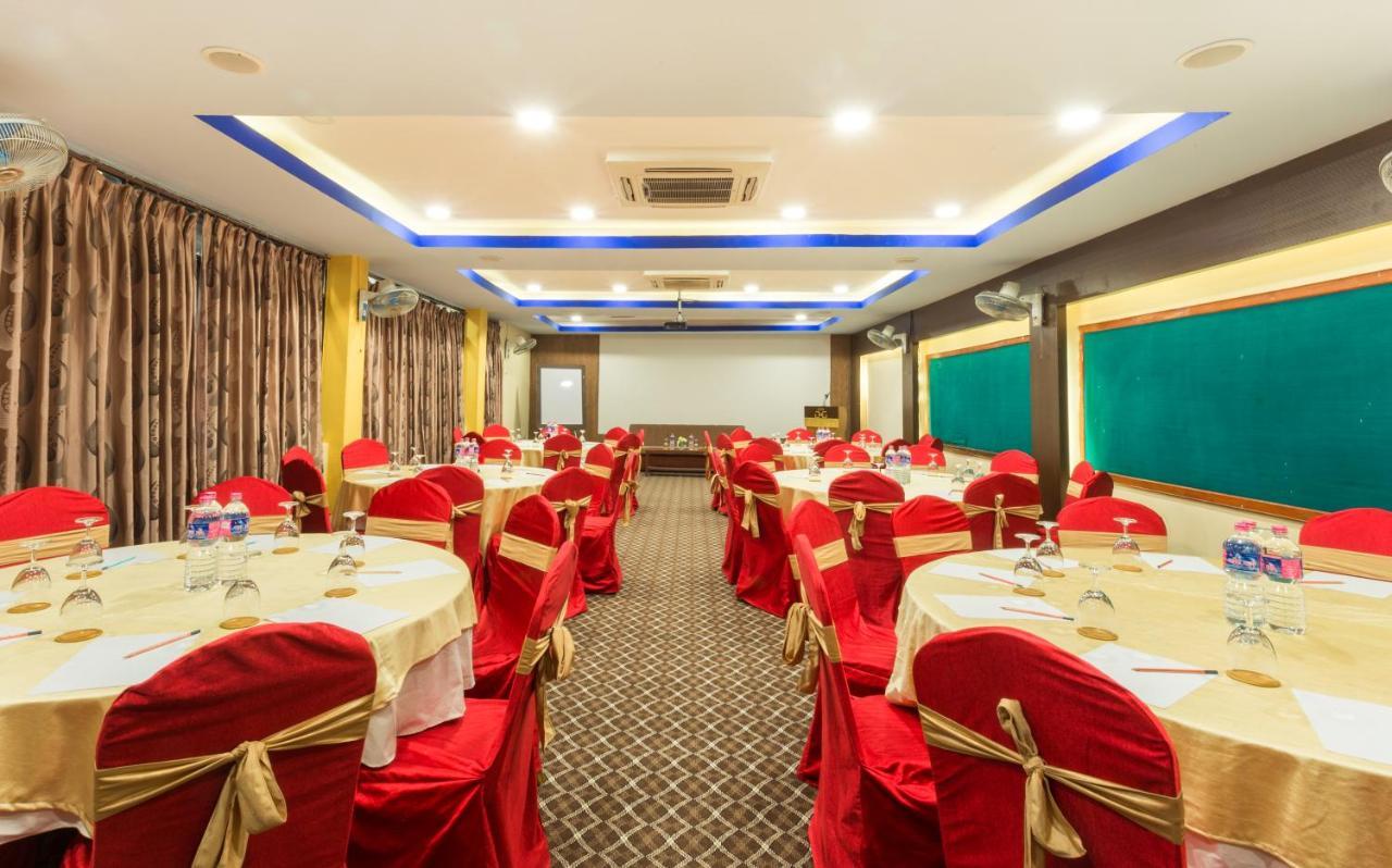 Golden Gate Hotel Pokhara Eksteriør billede